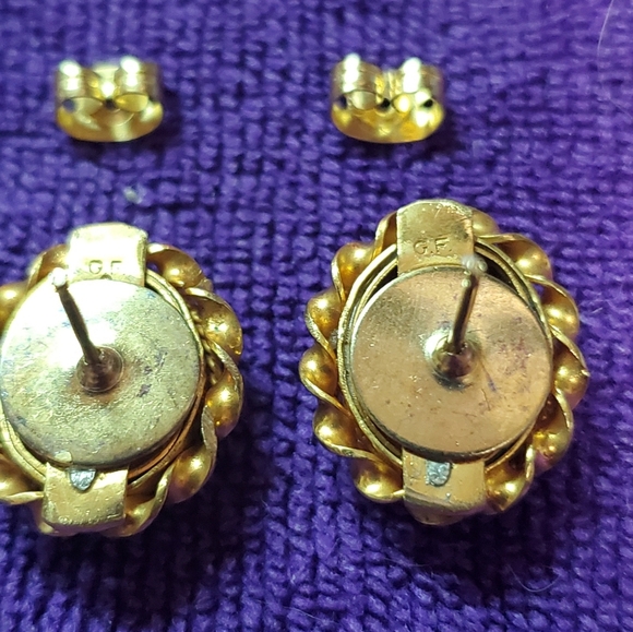 Vintage cameo pieced earrings - Picture 3 of 6